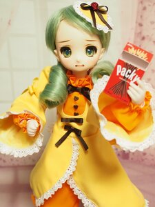 Rating: Safe Score: 0 Tags: 1girl doll dress fan frills green_eyes green_hair hat kanaria solo User: admin