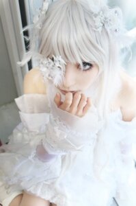 Rating: Safe Score: 0 Tags: 1girl blue_eyes blurry blurry_background blurry_foreground depth_of_field kirakishou long_sleeves solo sweater white_hair User: admin