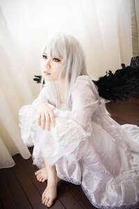 Rating: Safe Score: 0 Tags: 1girl albino barefoot dress feathered_wings feathers indoors lips long_hair long_sleeves red_eyes sitting solo suigintou white_dress white_hair wings wooden_floor User: admin