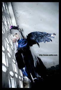 Rating: Safe Score: 0 Tags: 1girl auto_tagged black_border black_wings dress flower letterboxed long_hair pillarboxed snow snowing solo suigintou windowboxed wings User: admin