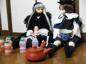 Rating: Safe Score: 0 Tags: 2girls black_legwear brown_hair doll dress gothic_lolita hat lolita_fashion long_hair multiple_dolls multiple_girls photo red_eyes silver_hair sitting souseiseki suigintou tagme thighhighs wings User: admin