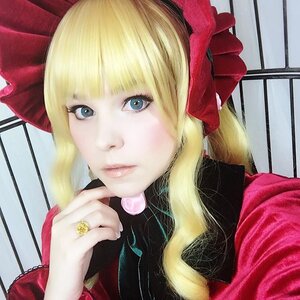 Rating: Safe Score: 0 Tags: 1girl blonde_hair blue_eyes bow candy eyelashes flower food lips lollipop rose shinku solo traditional_media User: admin