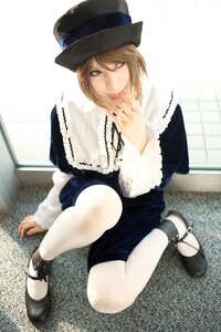 Rating: Safe Score: 0 Tags: 1girl blonde_hair fur_trim hat long_sleeves shoes sitting solo souseiseki top_hat white_legwear User: admin