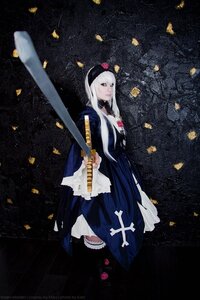 Rating: Safe Score: 0 Tags: 1girl braid hakama hat long_hair long_sleeves petals solo standing suigintou water white_hair User: admin
