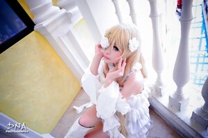Rating: Safe Score: 0 Tags: 1girl artist_name bare_shoulders blonde_hair blurry dress flower hair_flower hair_ornament indoors kirakishou lips long_hair solo white_dress window User: admin