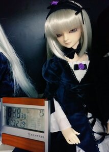 Rating: Safe Score: 0 Tags: 1girl black_dress doll dress flower frills hairband long_hair long_sleeves looking_at_viewer puffy_sleeves rose silver_hair solo suigintou wings User: admin