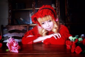 Rating: Safe Score: 0 Tags: 1girl bangs blonde_hair bonnet dress flower head_rest lips lolita_fashion looking_at_viewer pink_flower pink_rose red_dress red_flower red_rose rose shinku smile solo vase User: admin