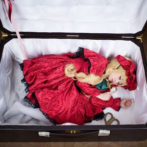 Rating: Safe Score: 0 Tags: 1girl bed blonde_hair closed_eyes dress long_hair lying on_side red_dress shinku sleeping solo User: admin
