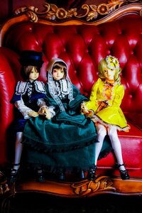 Rating: Safe Score: 0 Tags: 3girls blonde_hair brown_hair couch dress frills green_eyes hat long_hair multiple_cosplay multiple_girls pantyhose red_eyes shoes short_hair sitting souseiseki tagme white_legwear User: admin