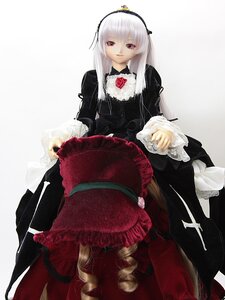 Rating: Safe Score: 0 Tags: 1girl doll doll_joints dress flower frills gothic_lolita hairband lolita_fashion long_hair long_sleeves multiple_dolls multiple_girls rose shinku silver_hair suigintou tagme white_hair User: admin