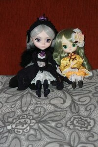 Rating: Safe Score: 0 Tags: 2girls black_footwear boots doll dress flower green_eyes green_hair kanaria long_hair long_sleeves looking_at_viewer multiple_dolls multiple_girls siblings sisters sitting tagme twins User: admin