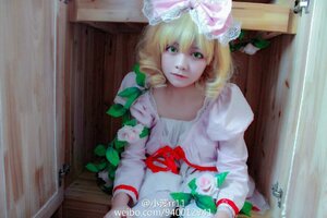 Rating: Safe Score: 0 Tags: 1girl blonde_hair curtains dress flower green_eyes hinaichigo lips rose solo upper_body watermark white_dress User: admin