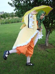 Rating: Safe Score: 0 Tags: 1girl grass green_hair hair_ornament kanaria kochiya_sanae long_hair parasol shoes solo tree umbrella User: admin
