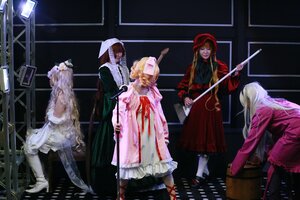 Rating: Safe Score: 0 Tags: 4girls 5girls blonde_hair blood bloody_clothes bloody_weapon boots dress flower gun hat holding holding_sword holding_weapon long_hair multiple_cosplay multiple_girls standing sword tagme veil very_long_hair weapon white_hair User: admin
