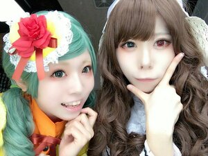 Rating: Safe Score: 0 Tags: 2girls aqua_eyes aqua_hair brown_hair face flower hair_ornament hands lips long_hair looking_at_viewer multiple_cosplay multiple_girls smile tagme User: admin