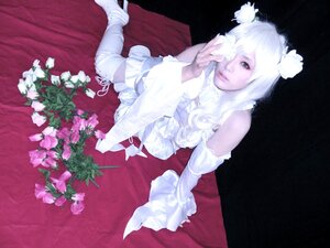 Rating: Safe Score: 0 Tags: 1girl dress flower hair_over_one_eye kirakishou lips monster_girl sitting solo white_dress white_hair User: admin