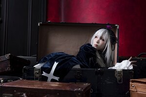 Rating: Safe Score: 0 Tags: 1girl black_dress dress juliet_sleeves red_lips solo suigintou weapon User: admin