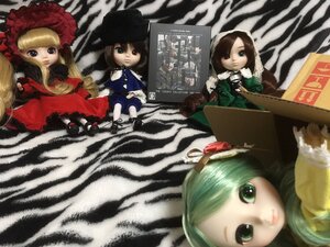 Rating: Safe Score: 0 Tags: 4girls blonde_hair blue_eyes bonnet bow brown_hair doll dress drill_hair flower frills green_eyes green_hair hat hina_ichigo long_hair long_sleeves multiple_dolls multiple_girls pink_bow rose shinku souseiseki suiseiseki tagme User: admin