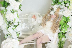 Rating: Safe Score: 0 Tags: 1girl blonde_hair blue_eyes doll_joints dress flower joints kirakishou long_hair sitting solo white_dress white_flower white_footwear white_rose User: admin
