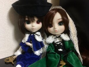 Rating: Safe Score: 0 Tags: 2girls blue_eyes brown_hair doll dress green_dress green_eyes hat heterochromia long_hair long_sleeves looking_at_viewer multiple_dolls multiple_girls red_eyes siblings sisters souseiseki suiseiseki tagme twins User: admin