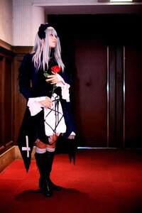 Rating: Safe Score: 0 Tags: 1girl apple dress fruit hat long_hair long_sleeves solo suigintou yagokoro_eirin User: admin