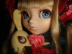 Rating: Safe Score: 0 Tags: 1girl bangs blonde_hair blue_eyes blunt_bangs close-up doll face flower lips looking_at_viewer pink_flower pink_rose portrait red_flower red_rose rose shinku smile solo stuffed_animal teddy_bear User: admin