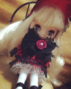 Rating: Safe Score: 0 Tags: 1girl black_eyes doll looking_at_viewer shinku solo User: admin