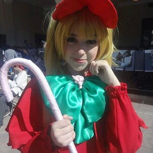 Rating: Safe Score: 0 Tags: 1girl blonde_hair blue_eyes bow dress hat horror_(theme) long_sleeves shinku solo User: admin