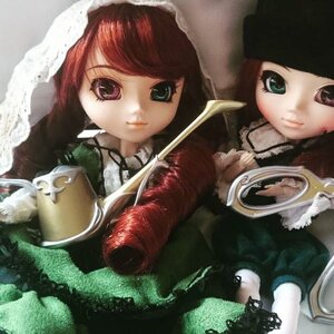 Rating: Safe Score: 0 Tags: 2girls doll green_eyes hat head_scarf long_hair long_sleeves looking_at_viewer multiple_dolls multiple_girls sisters smile suiseiseki tagme upper_body weapon User: admin