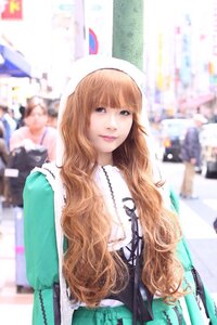 Rating: Safe Score: 0 Tags: 1girl blonde_hair blurry blurry_background blurry_foreground depth_of_field lips long_hair looking_at_viewer necklace photo shirt solo suiseiseki upper_body User: admin