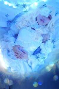 Rating: Safe Score: 0 Tags: 1girl blue_theme book dress holding kirakishou long_sleeves monster_girl sitting snowflakes solo white_hair User: admin