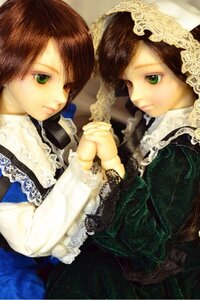 Rating: Safe Score: 0 Tags: 2girls brown_hair closed_mouth doll dress green_eyes hair_over_one_eye holding_hands interlocked_fingers lace long_sleeves multiple_dolls multiple_girls own_hands_together siblings sisters souseiseki suiseiseki swept_bangs tagme twins User: admin