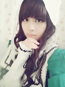 Rating: Safe Score: 0 Tags: 1girl bangs black_eyes blunt_bangs closed_mouth lips long_sleeves looking_at_viewer solo suiseiseki upper_body User: admin