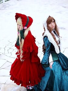 Rating: Safe Score: 0 Tags: 2girls back-to-back blonde_hair bonnet brown_hair dress flower long_hair long_sleeves multiple_cosplay multiple_girls shinku tagme User: admin