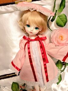 Rating: Safe Score: 0 Tags: 1girl aqua_eyes blonde_hair blue_eyes doll flower hinaichigo leaf lying on_back ribbon short_hair solo umbrella User: admin