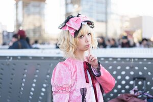 Rating: Safe Score: 0 Tags: 1girl 3d blonde_hair blurry blurry_background blurry_foreground building city day depth_of_field dress hinaichigo lips long_sleeves looking_at_viewer outdoors photo photo_background realistic ribbon short_hair solo solo_focus upper_body User: admin