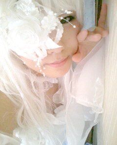 Rating: Safe Score: 0 Tags: 1girl bangs close-up kirakishou solo white_hair User: admin