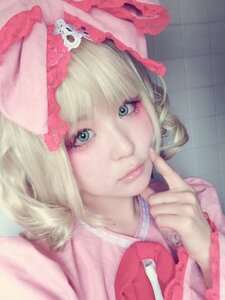 Rating: Safe Score: 0 Tags: 1girl blonde_hair bow green_eyes hat hinaichigo index_finger_raised lips looking_at_viewer pink_headwear realistic short_hair solo tiles upper_body User: admin