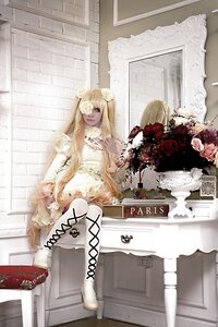Rating: Safe Score: 0 Tags: 1girl auto_tagged blonde_hair dress flower green_eyes kirakishou long_hair rose sitting solo white_dress white_flower white_rose User: admin