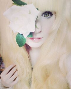 Rating: Safe Score: 0 Tags: 1girl close-up eyelashes face green_eyes kirakishou lips simple_background solo traditional_media User: admin
