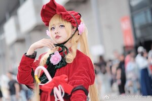 Rating: Safe Score: 0 Tags: 1girl blonde_hair blue_eyes blurry blurry_background blurry_foreground bonnet depth_of_field dress figure flower hat lips long_hair long_sleeves photo pink_rose rose shinku solo solo_focus watermark web_address User: admin