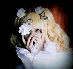 Rating: Safe Score: 0 Tags: 1girl blonde_hair flower green_eyes hair_flower hair_ornament hands_on_own_face kirakishou long_hair rose solo white_flower white_rose User: admin