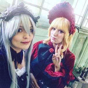 Rating: Safe Score: 0 Tags: 2girls blonde_hair blue_eyes bonnet flower hat hime_cut lips long_hair looking_at_viewer multiple_cosplay multiple_girls rose shinku silver_hair smile suigintou tagme traditional_media v window User: admin