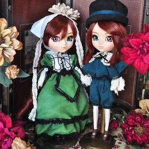 Rating: Safe Score: 0 Tags: 2girls blue_eyes brown_hair doll dress flower frills green_dress hat heterochromia long_hair long_sleeves looking_at_viewer multiple_dolls multiple_girls pantyhose pink_flower rose siblings sisters souseiseki suiseiseki tagme top_hat twins watering_can white_legwear User: admin