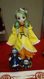 Rating: Safe Score: 0 Tags: 3girls blonde_hair doll dress drill_hair frills hat kanaria long_sleeves looking_at_viewer multiple_girls short_hair solo suigintou User: admin