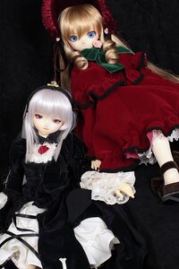 Rating: Safe Score: 0 Tags: 2girls blonde_hair blue_eyes doll dress flower frills long_hair long_sleeves looking_at_viewer multiple_dolls multiple_girls red_dress rose shinku silver_hair sitting suigintou tagme User: admin