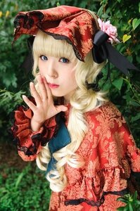 Rating: Safe Score: 0 Tags: 1girl bangs blonde_hair blue_eyes bonnet flower hands hat lace lips looking_at_viewer shinku solo upper_body User: admin
