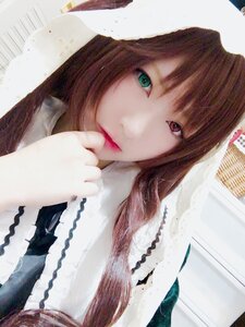 Rating: Safe Score: 0 Tags: 1girl brown_hair chain closed_mouth green_eyes heterochromia lips long_hair looking_at_viewer red_eyes solo suiseiseki upper_body User: admin