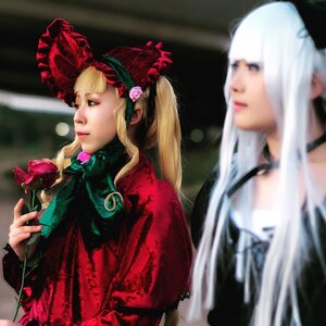 Rating: Safe Score: 0 Tags: 2girls blonde_hair blue_eyes blunt_bangs blurry blurry_background bonnet depth_of_field dress flower hat lips long_hair multiple_cosplay multiple_girls photo pink_flower profile rose shinku silver_hair tagme User: admin