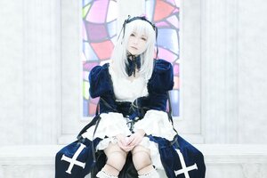 Rating: Safe Score: 0 Tags: 1girl black_dress blurry blurry_background depth_of_field dress frills long_hair long_sleeves sitting solo suigintou User: admin